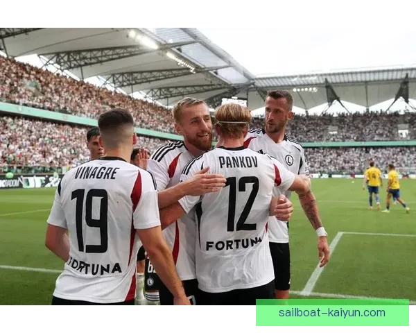 根特逼抢体系表现稳健，球队在新赛季中展现出强大的竞争力