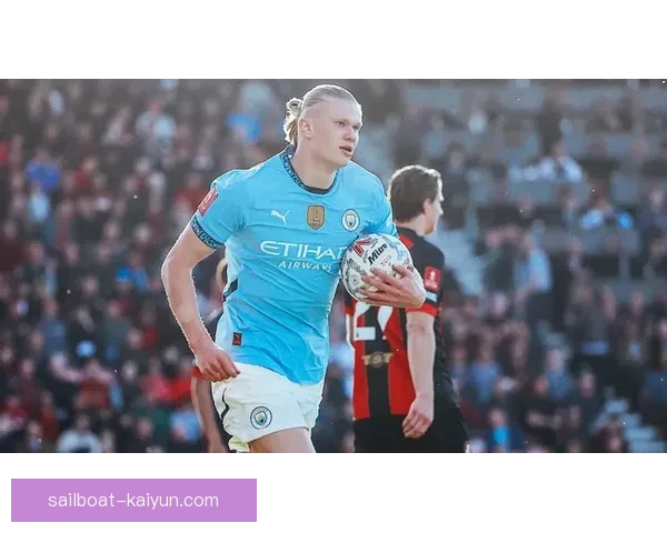 哈兰德中锋孤立争议引发对其战术地位的持续关注与讨论